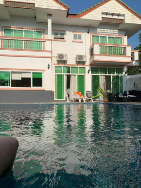 4 Bedroom Beachfront Pool House